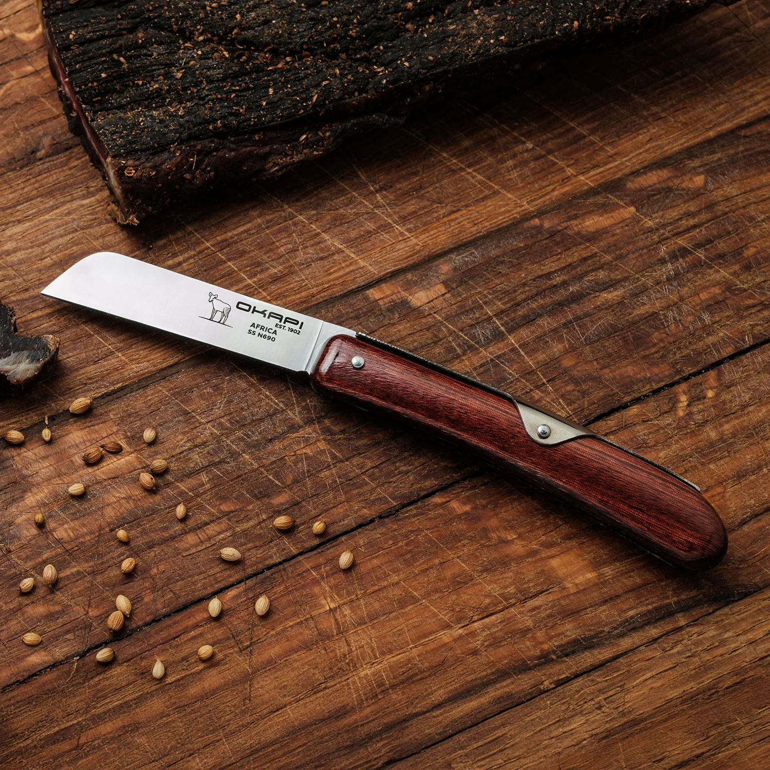 Okapi-Biltong-Knife-Lifestyle-08